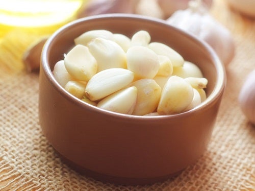 raw garlic good for flat stomach